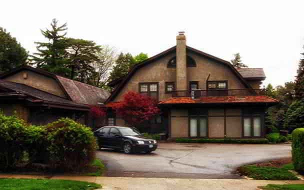 does warren buffet own his house in kannada